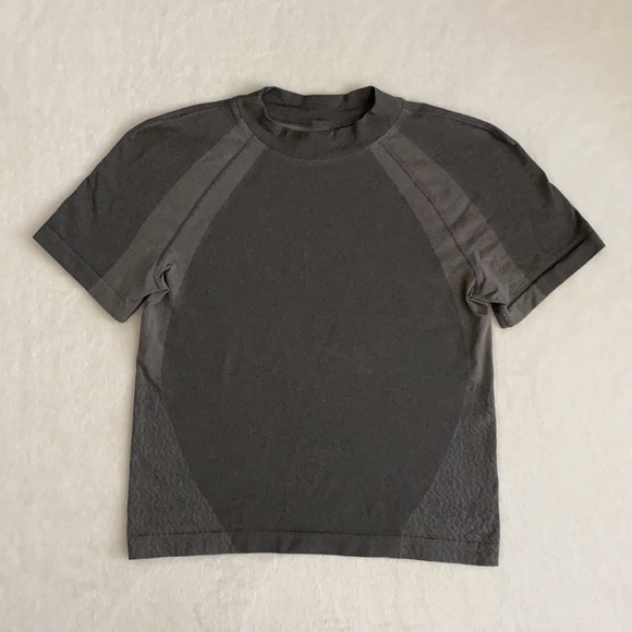 Lululemon | Seamless Training Short Sleeve Shirt LW3GAUS Gull Grey (10) - Picture 1 of 15